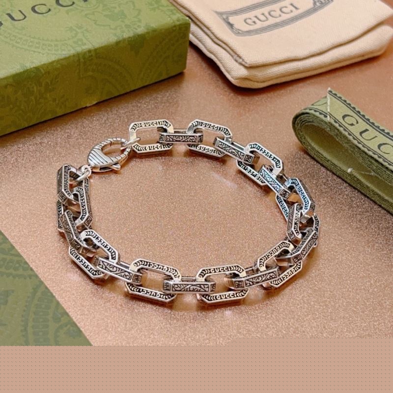 G*u*i bracelets
